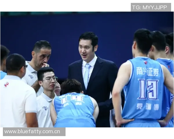 重庆篮球队以54分领跑精英赛积分榜展现强大实力与团队合作精神 重庆篮球队以54分领跑精英赛积分榜展现强大实力与团队合作精神