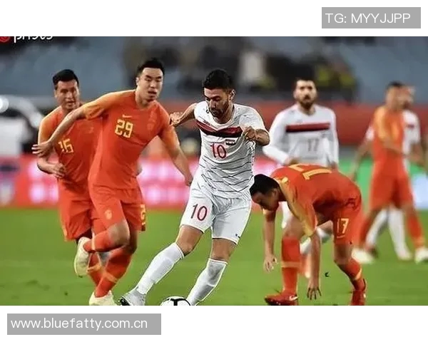 北京足球队团队协作引发热议球迷对战术配合与球员表现分歧明显