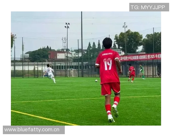 成都足球队在冠军赛中的速度表现分析与战术探讨 成都足球队在冠军赛中的速度表现分析与战术探讨