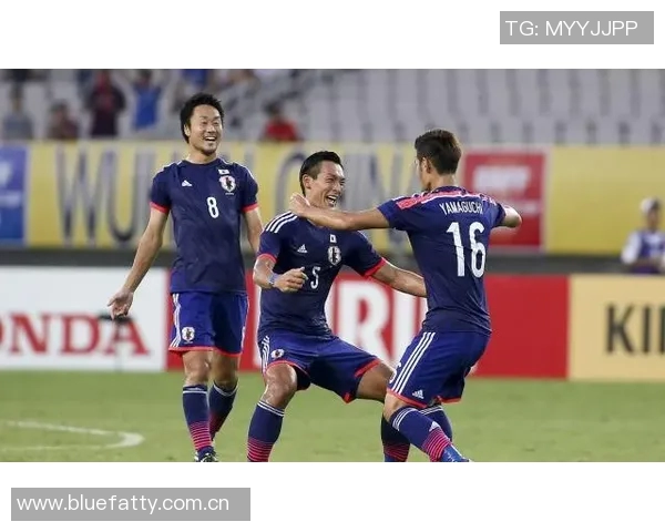 成都足球队在杯赛积分榜上以85分稳居第一名展现强劲实力