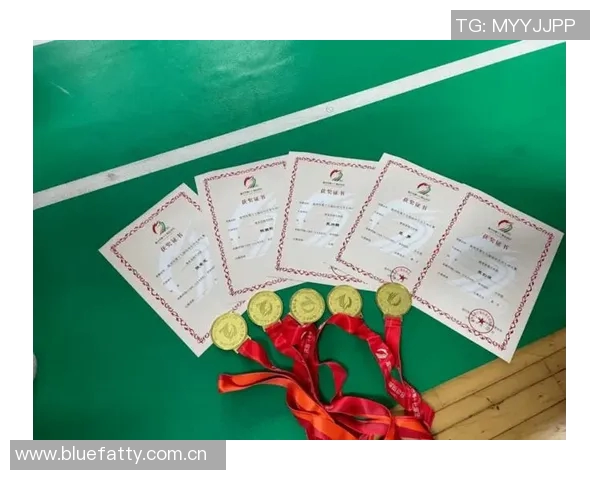 武汉羽毛球队与成都羽毛球队赛后复盘分析个人能力对比与表现总结