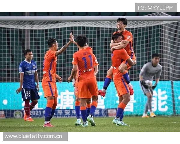 深圳足球队以68分领跑奥运会积分榜展现强劲实力与团队合作精神