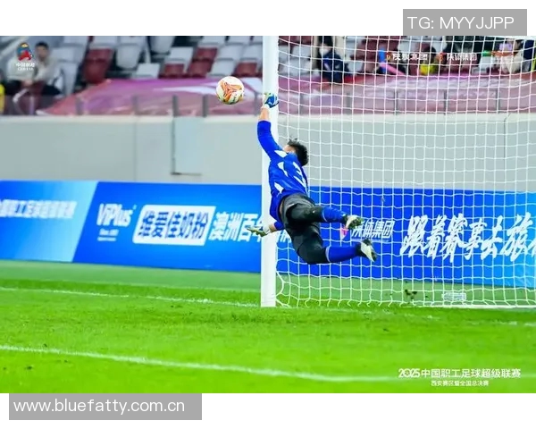 西安足球队与上海足球队赛后复盘分析及状态对比探讨 西安足球队与上海足球队赛后复盘分析及状态对比探讨