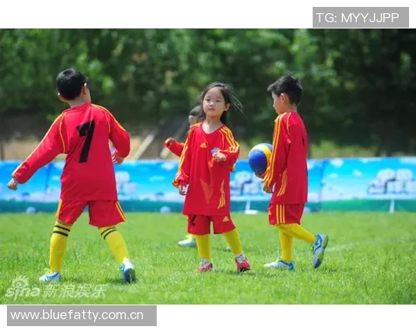 足球明星携子女畅谈成长与梦想的温馨采访 足球明星携子女畅谈成长与梦想的温馨采访