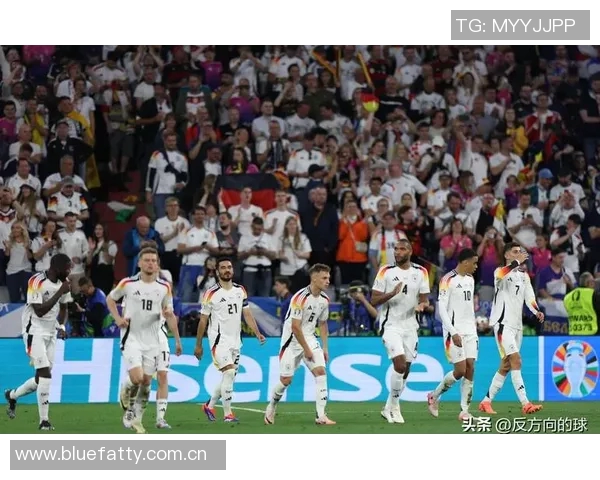 足球明星联队竞技赛精彩纷呈球迷热情高涨的盛大赛事 足球明星联队竞技赛精彩纷呈球迷热情高涨的盛大赛事