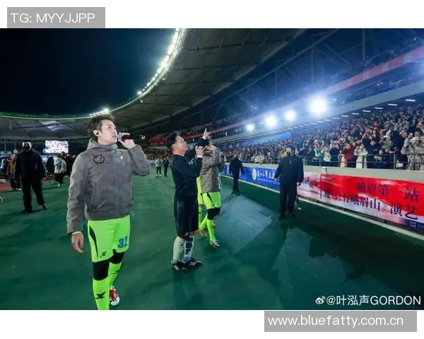 香港足球明星的译音魅力与球场传奇的交融之旅